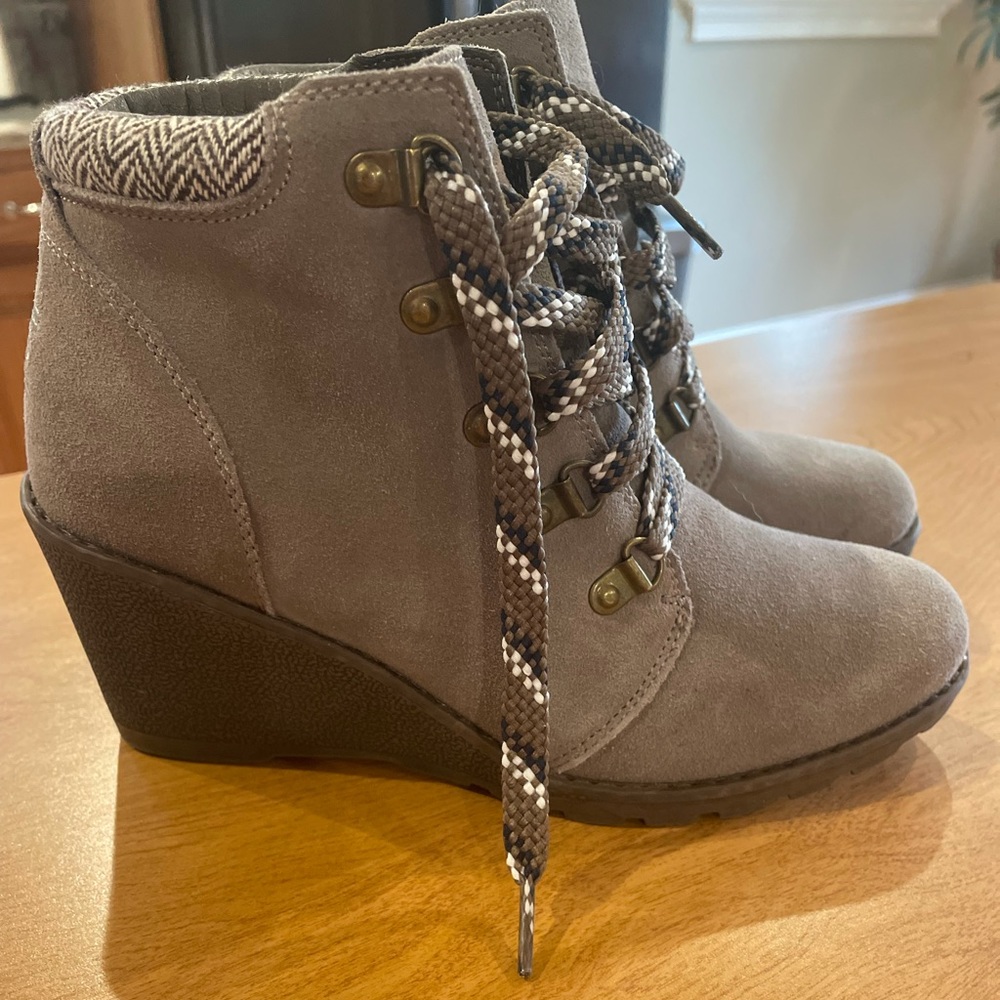 Bobs by Sketchers. Size 7 women’s